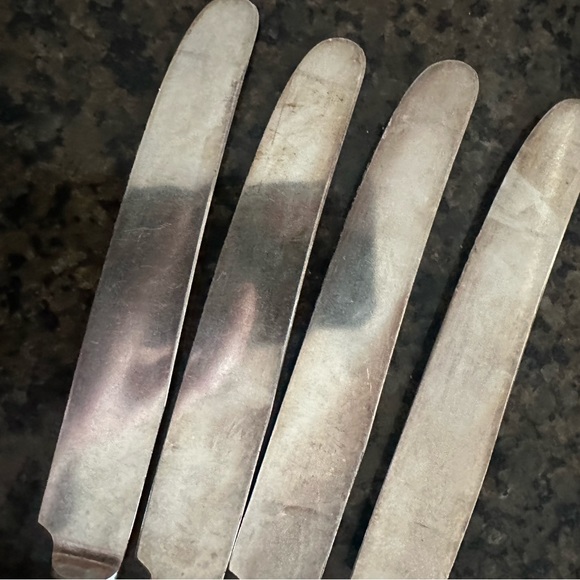 4, 1921 Grosvenor “Community” Oneida SilverPlate Knives - Great condition - Picture 9 of 12